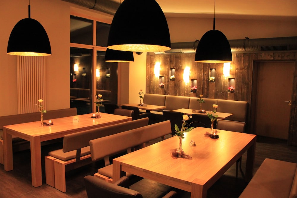 TROLL'S BRAUHAUS HOTEL 33/60