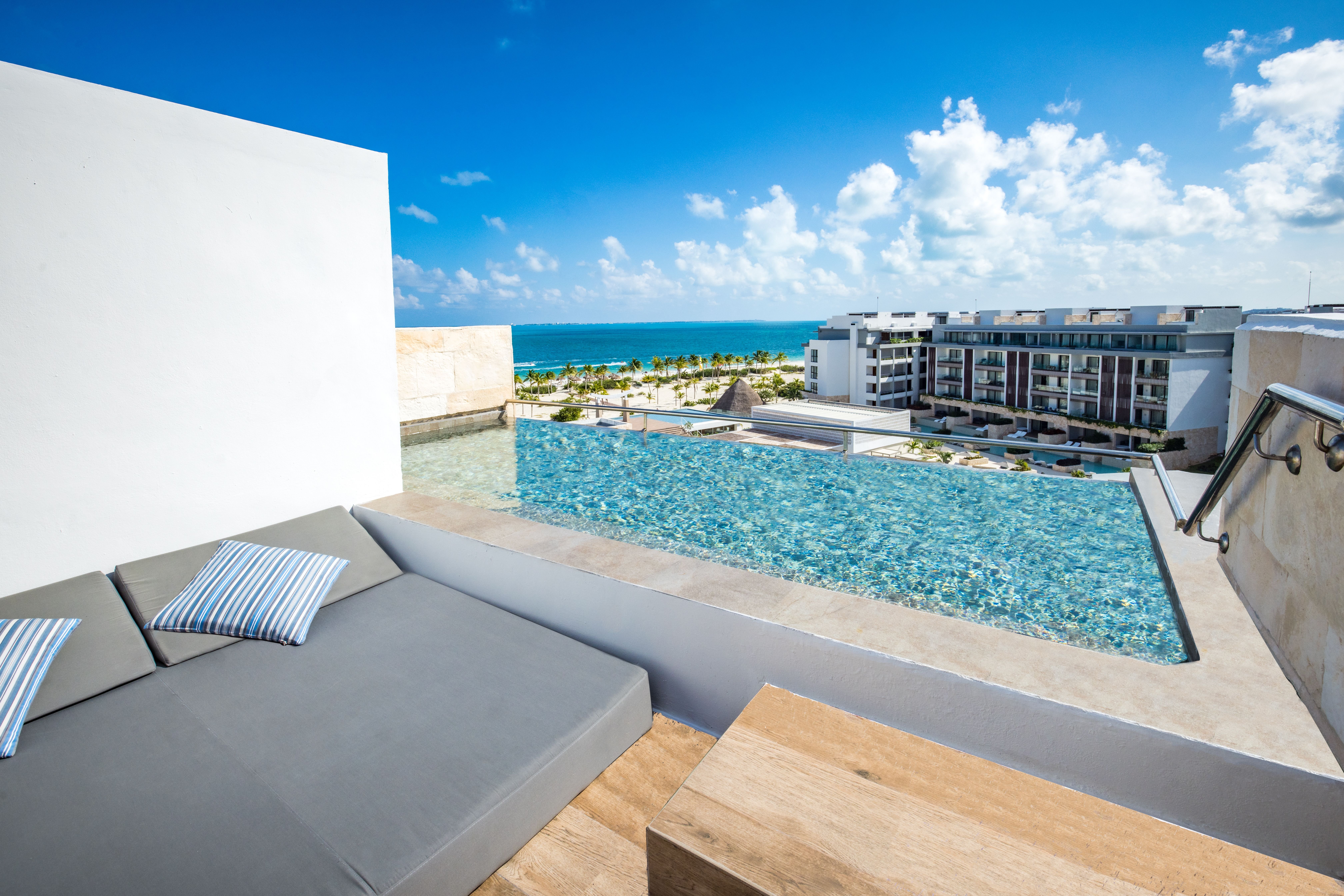 Club, Suite, Plunge Pool