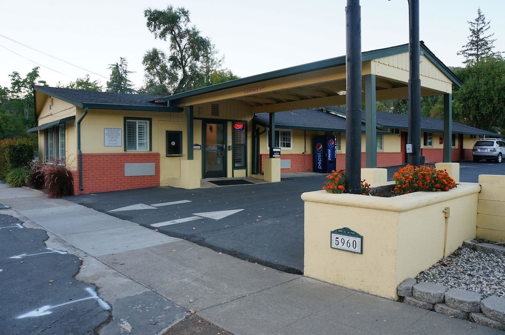 LAKEVIEW INN LUCERNE 48/66