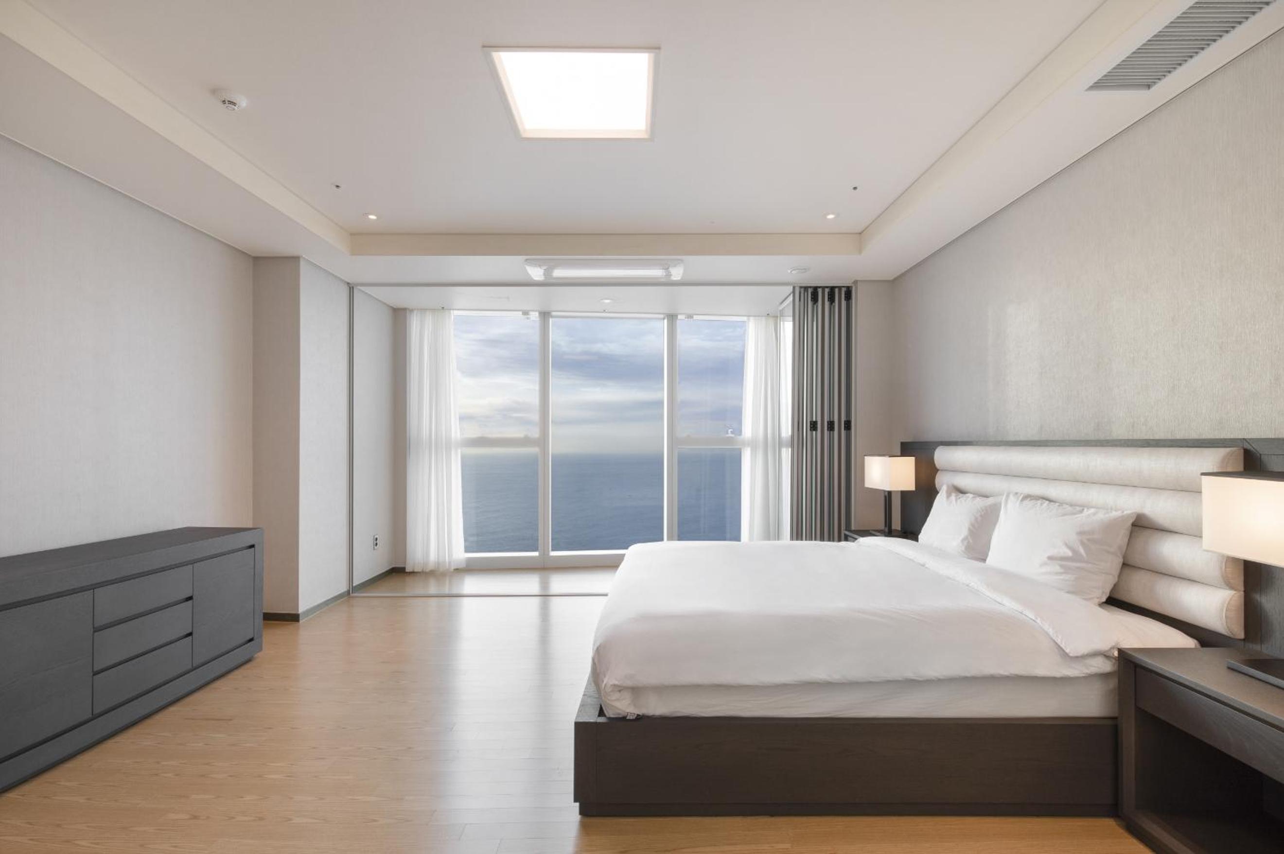 Royal, Superb, Suite, Ocean View, Harbour View