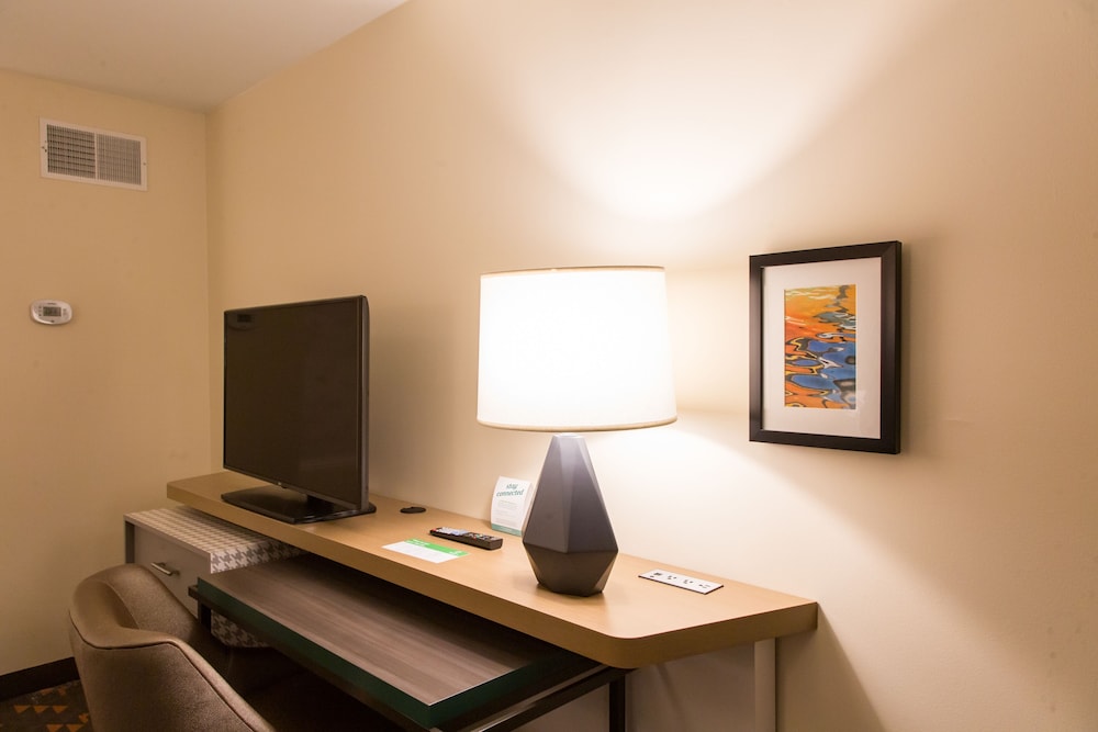 Holiday Inn & Suites Mount Pleasant 55/64