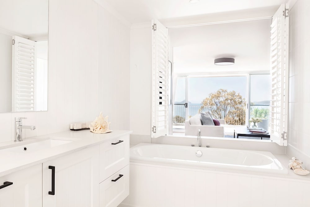 Bannisters Port Stephens 24/72