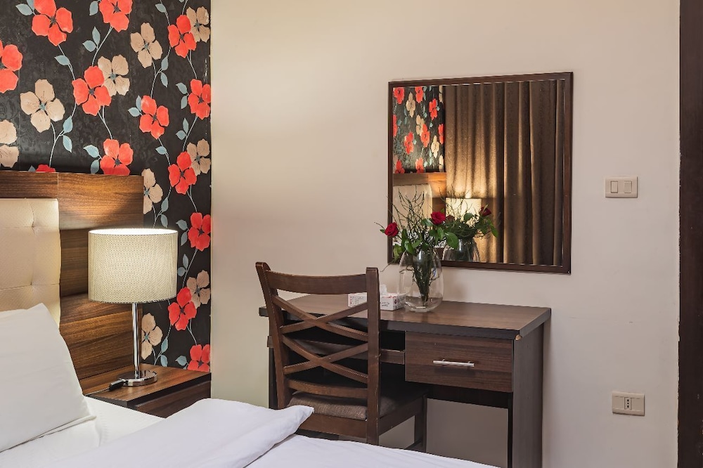 Lancaster Hotel Apartments-Gardens 37/47
