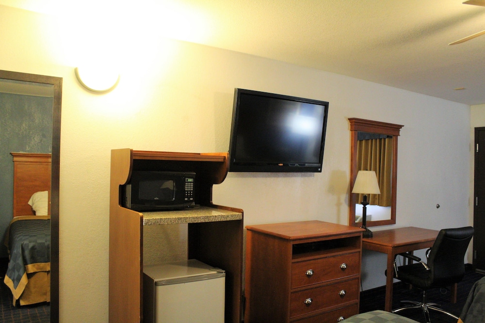 Days Inn By Wyndham El Paso West 33/50