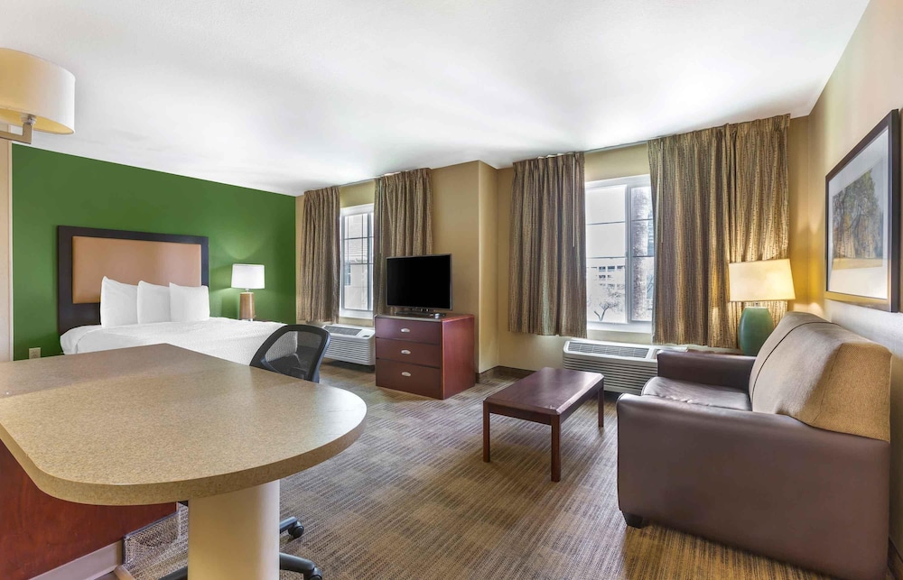 Extended Stay America Select Suites Phoenix Airport E Oak St 43/56