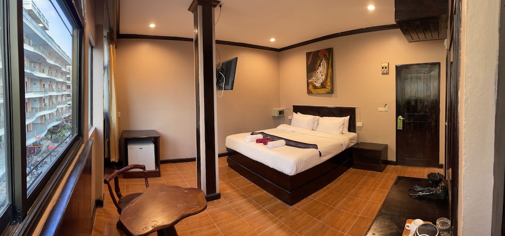 Centre Point Patong 10/75