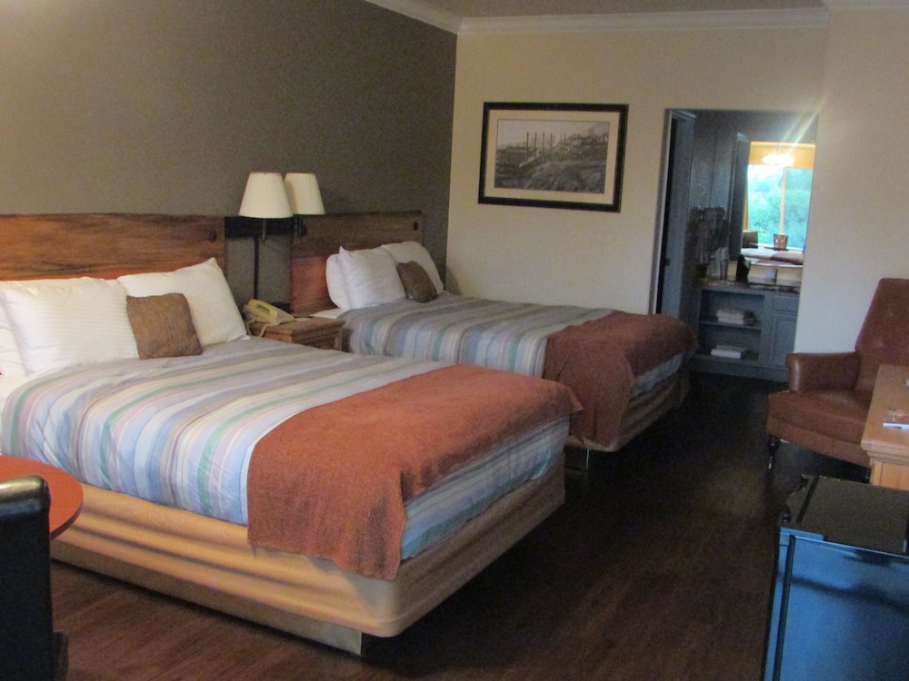 Historian Inn 10/35