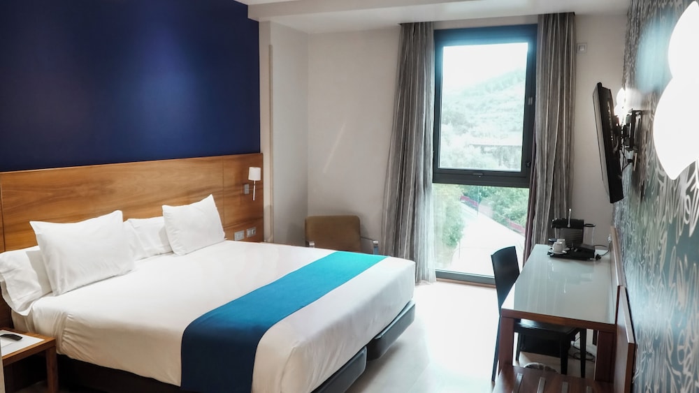 PREMIUM, KING BED, CITY VIEW