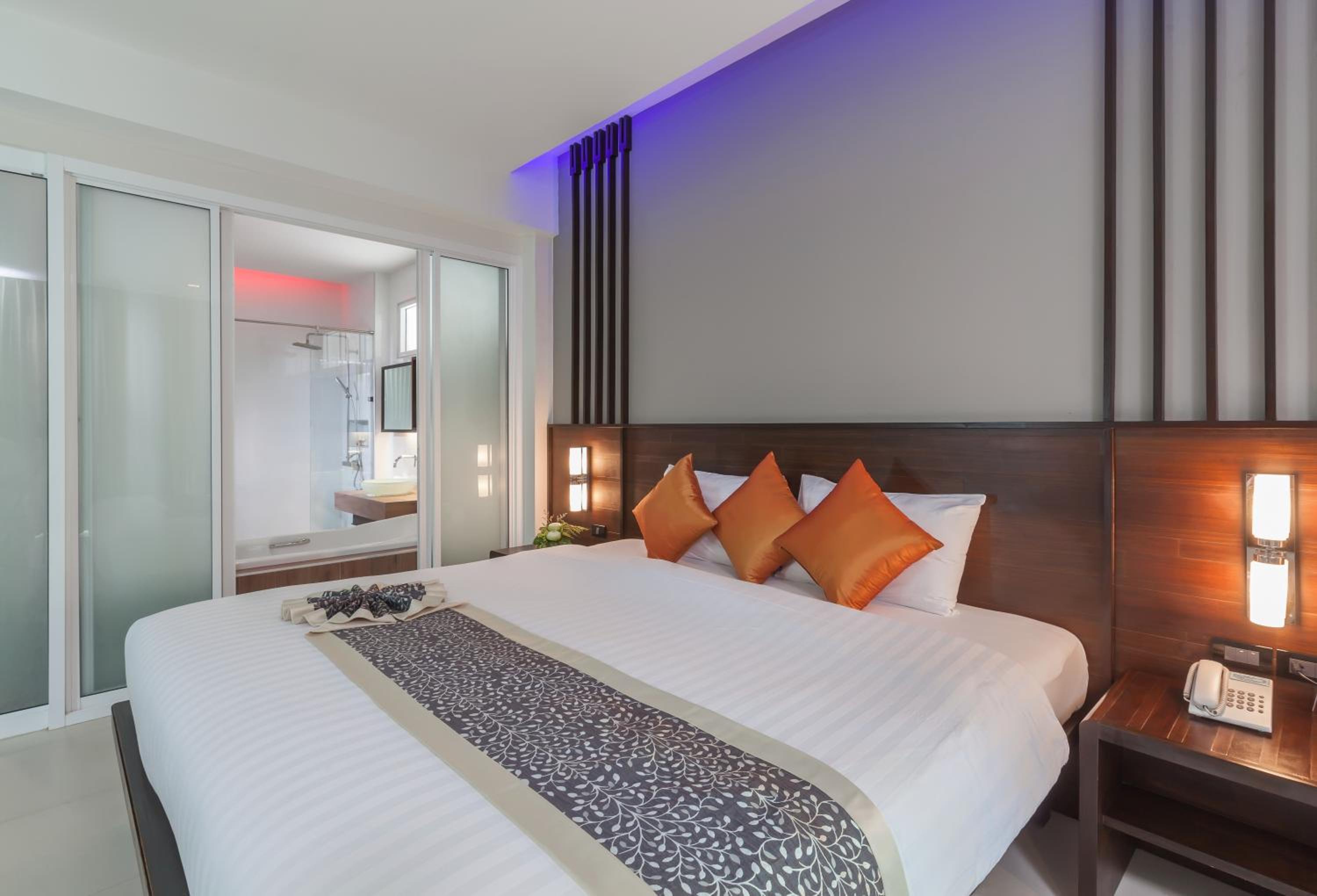Grand, Deluxe, Double Bed, Sunset Wing, Sand Sea Resort Railay Beach 5/10