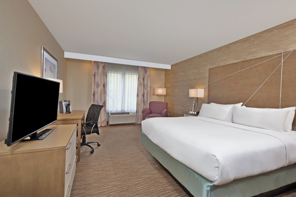 Holiday Inn Express & Suites Harrisburg S - New Cumberland 35/72