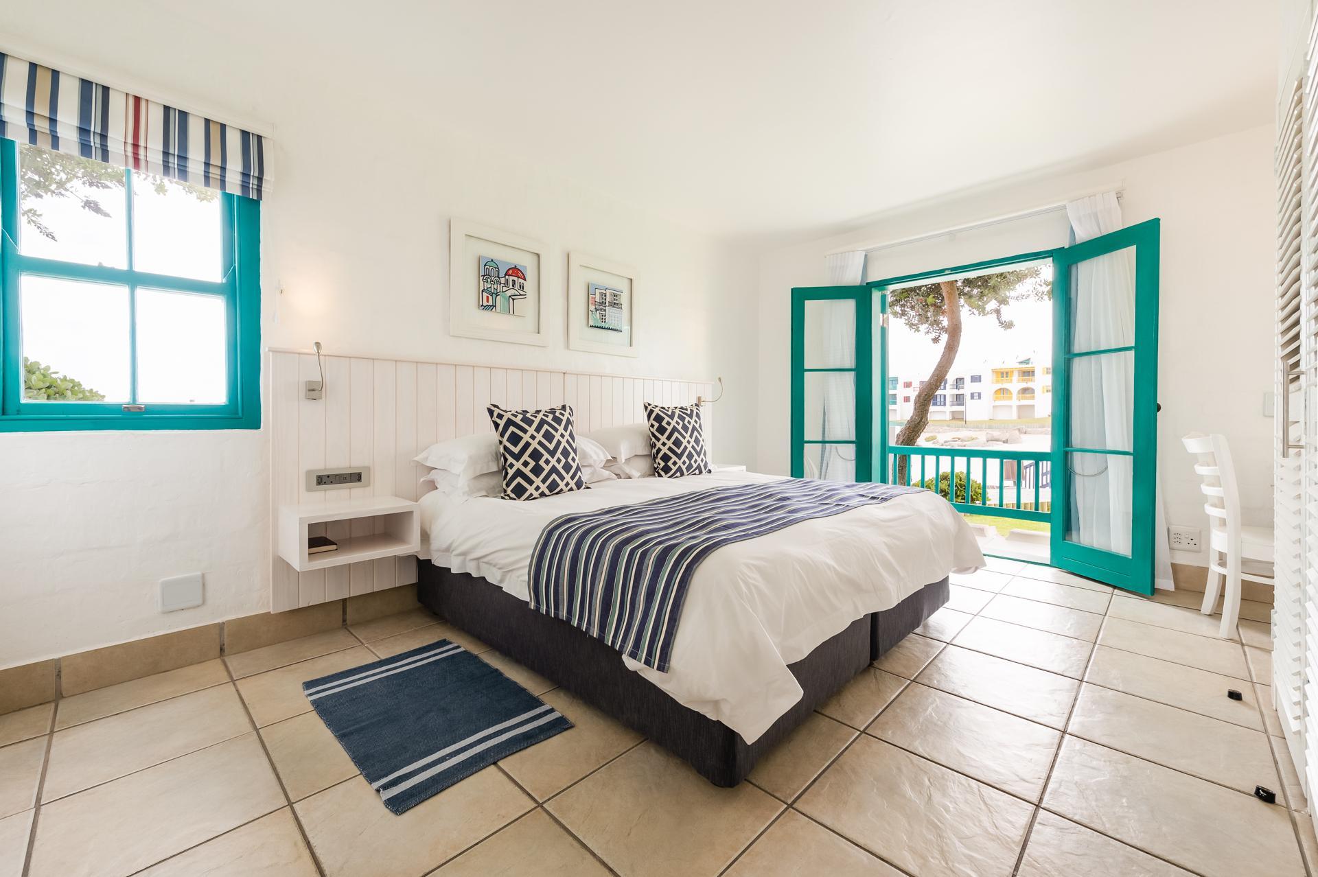 3 Bedrooms, Villa, Beach Front