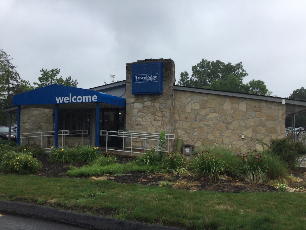 Travelodge by Wyndham Lansing MI 3/21