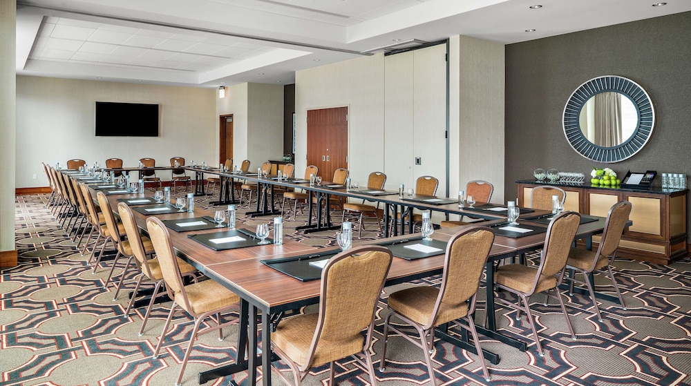 Home2 Suites By Hilton Chicago Mccormick Place Il 55/73