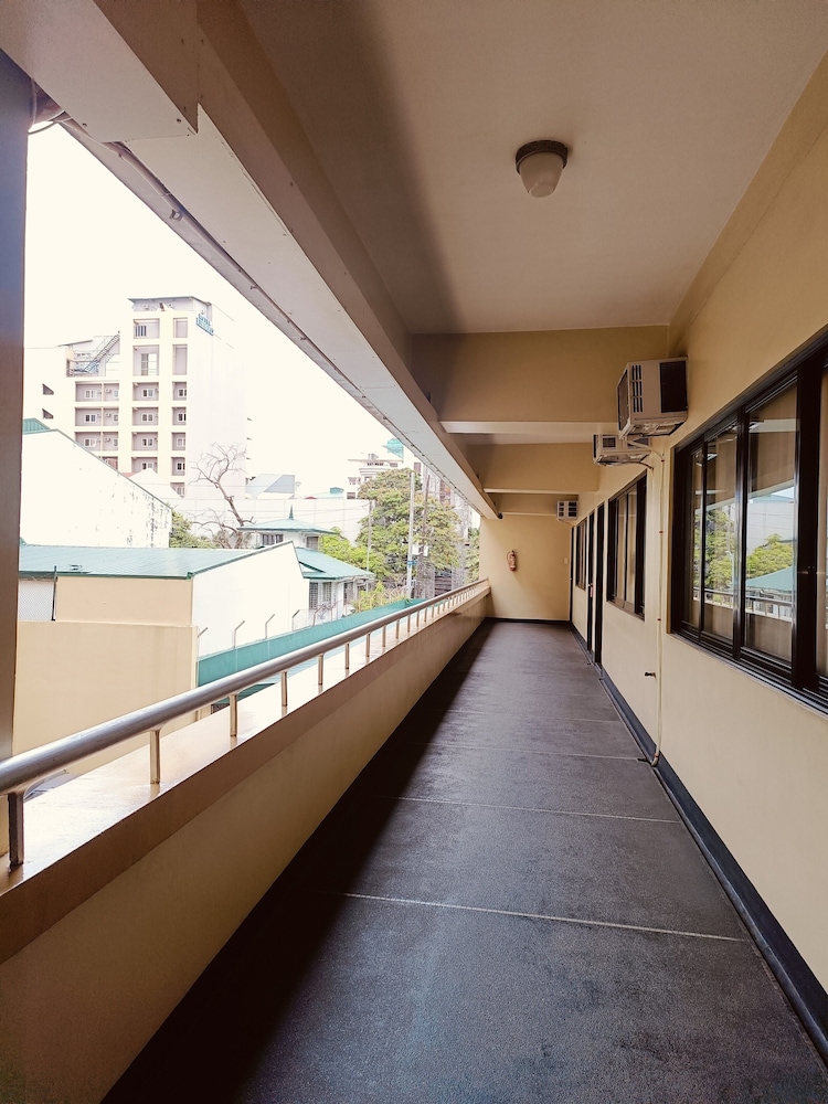 Tropicana Suites 72/74