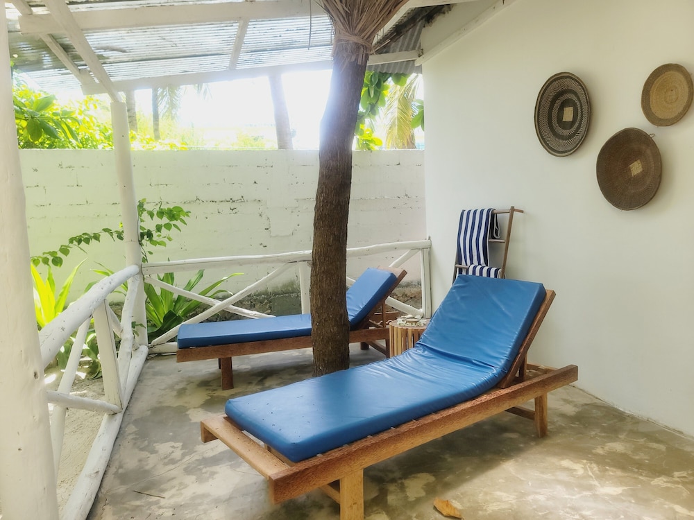 Garden Beach Bungalows 48/68