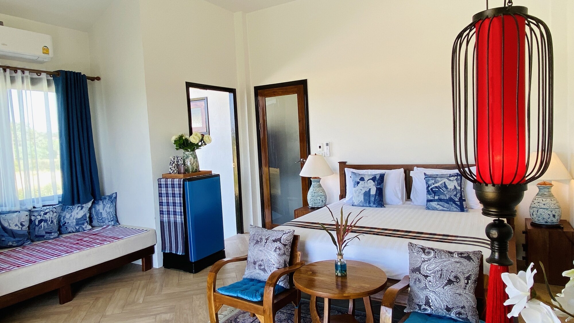 DELUXE, DOUBLE BED, MOUNTAIN VIEW