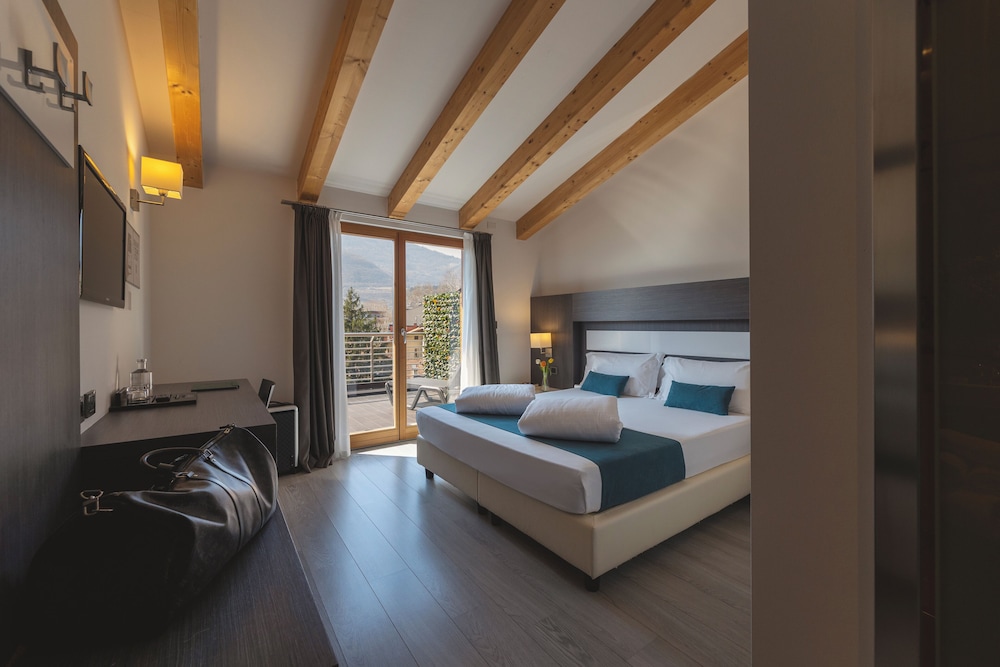 SUPERIOR, DOUBLE BED, HOT TUB