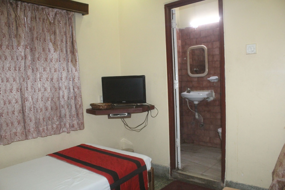 Hotel Heera 24/37