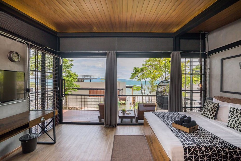 The Cabin Beach Resort 33/63