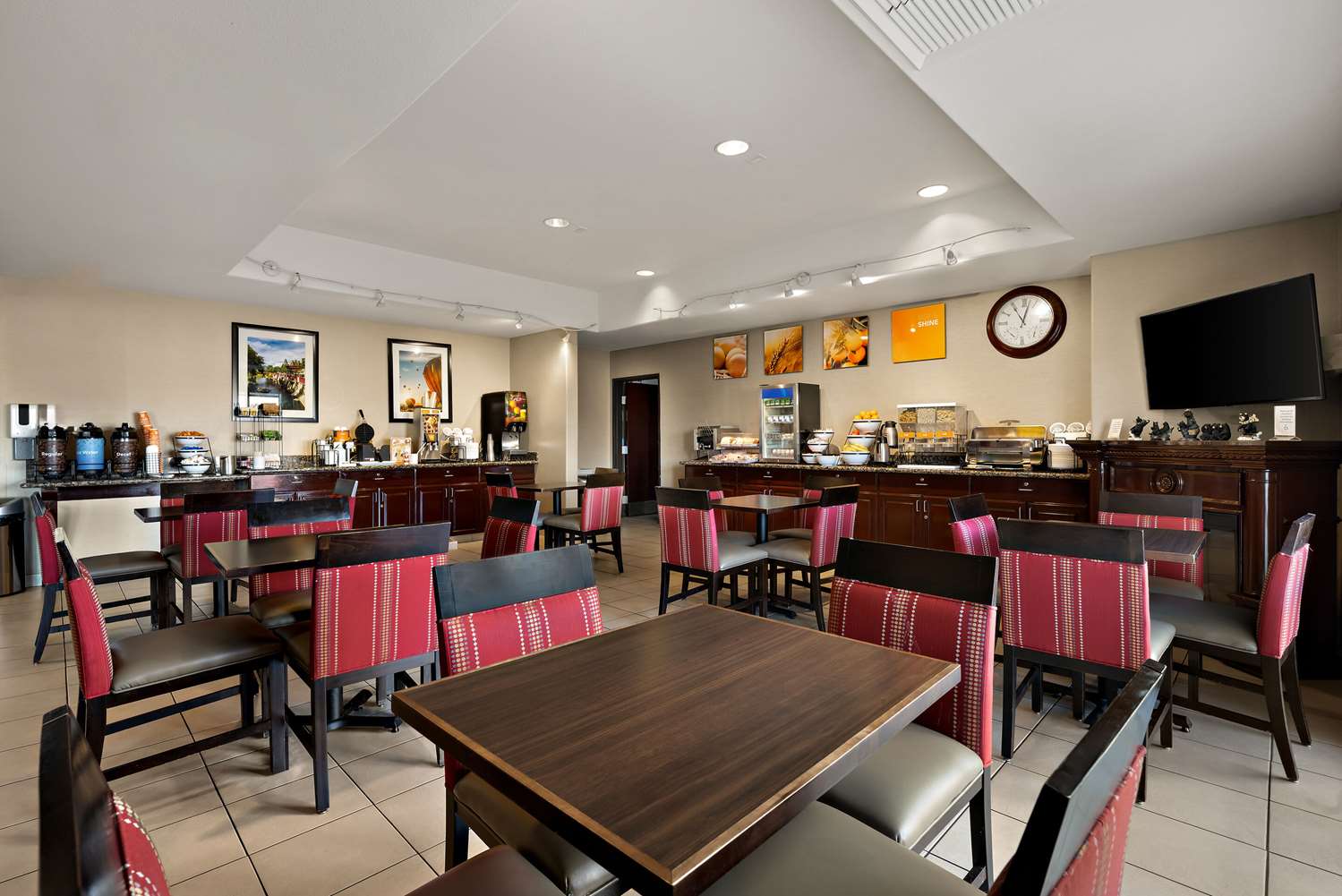 Comfort Inn & Suites Airport Convention Center 28/43