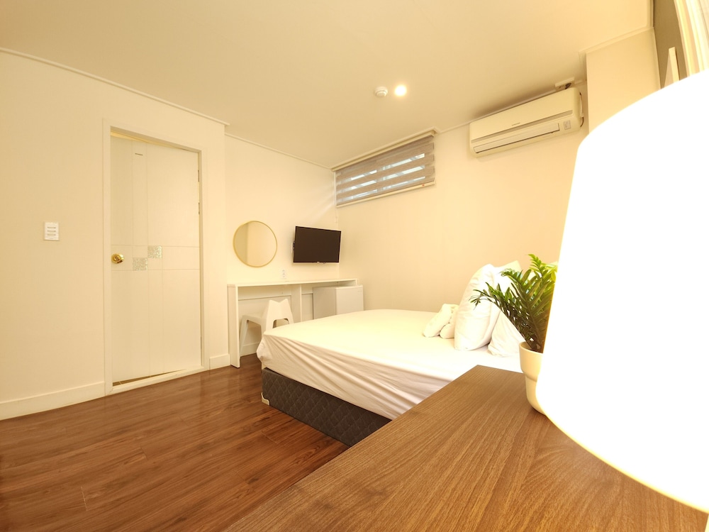 ROOM, TRIPLE