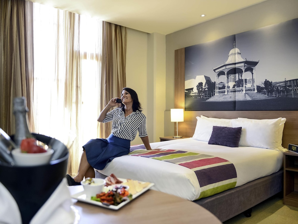 EXECUTIVE, QUEEN BED