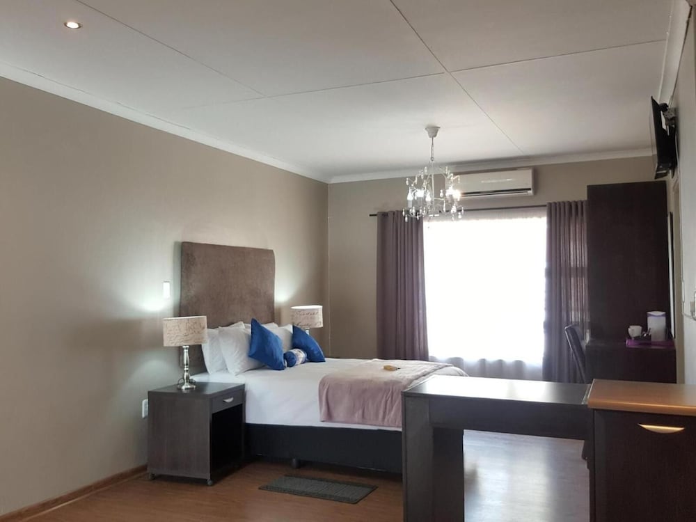 Luxury Heights Guesthouse 9/26