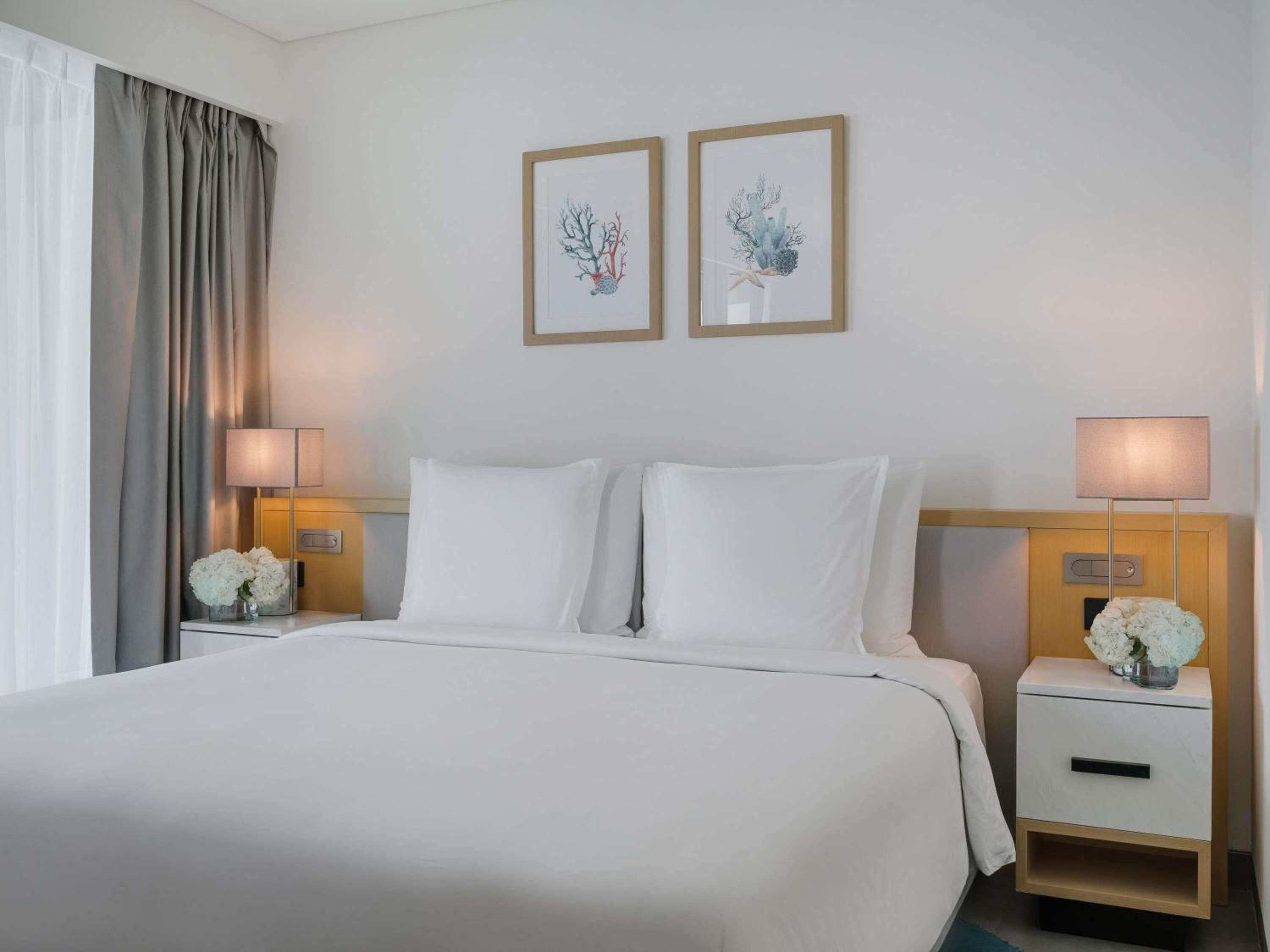 Suite, King Bed, Sofa, Corner