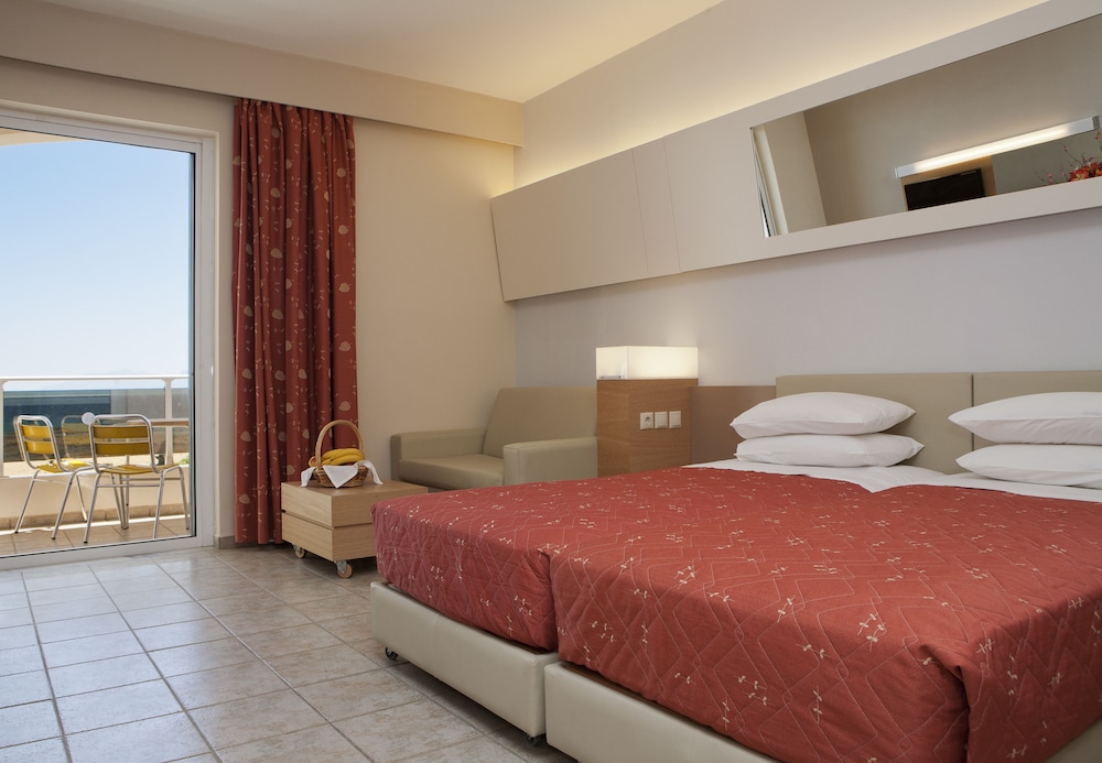 Sovereign Beach Hotel 10/50