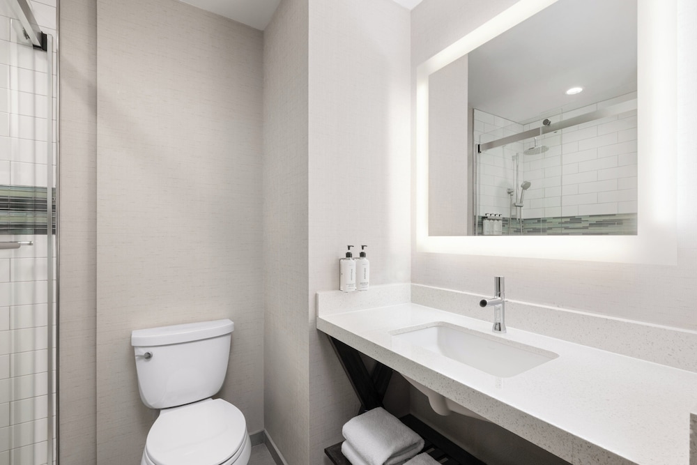 غرفة بريميوم بسرير كينج بإطلالة على المدينة، EVEN Hotel Times Square South 6/9