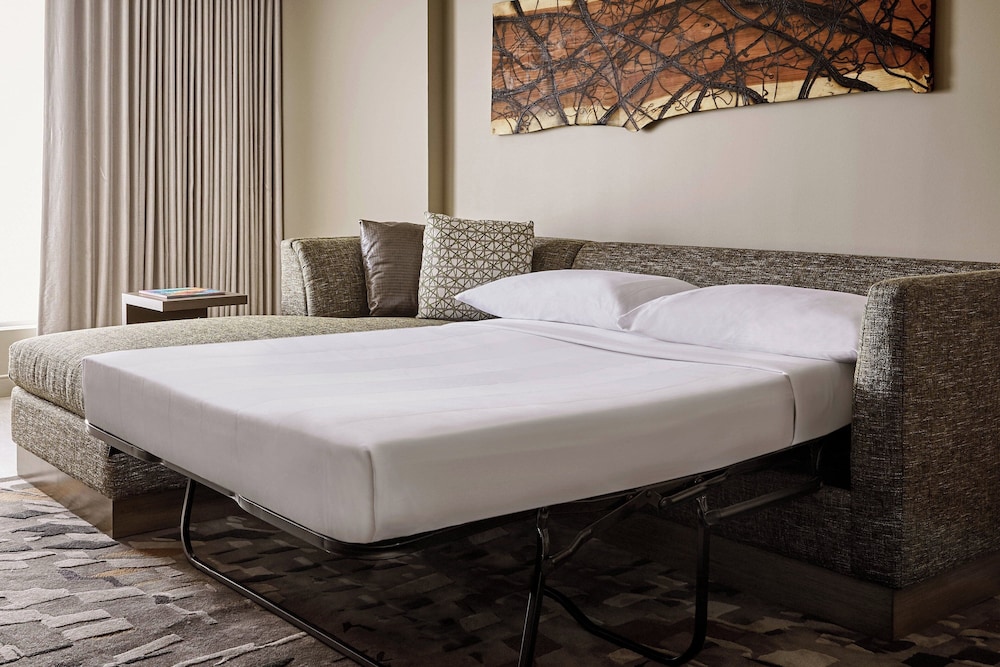 1 Bedroom, Suite, King Bed, Sofa