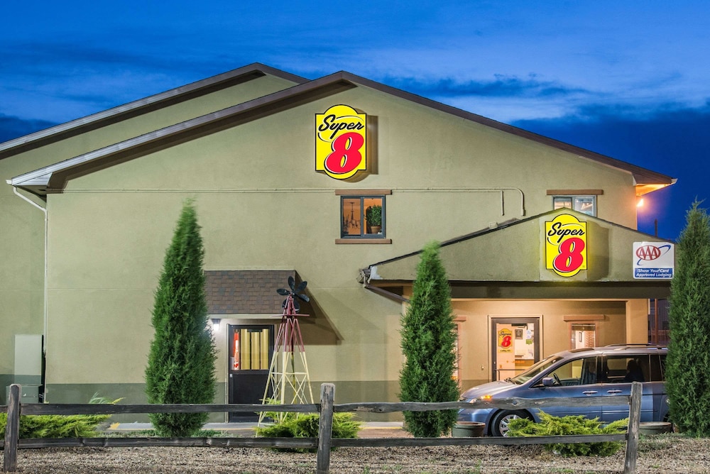 Super 8 by Wyndham Colby 1/42