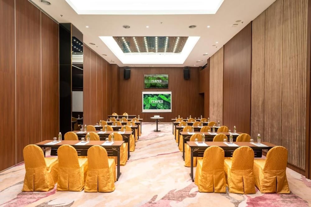 Scapes Hotel 40/49