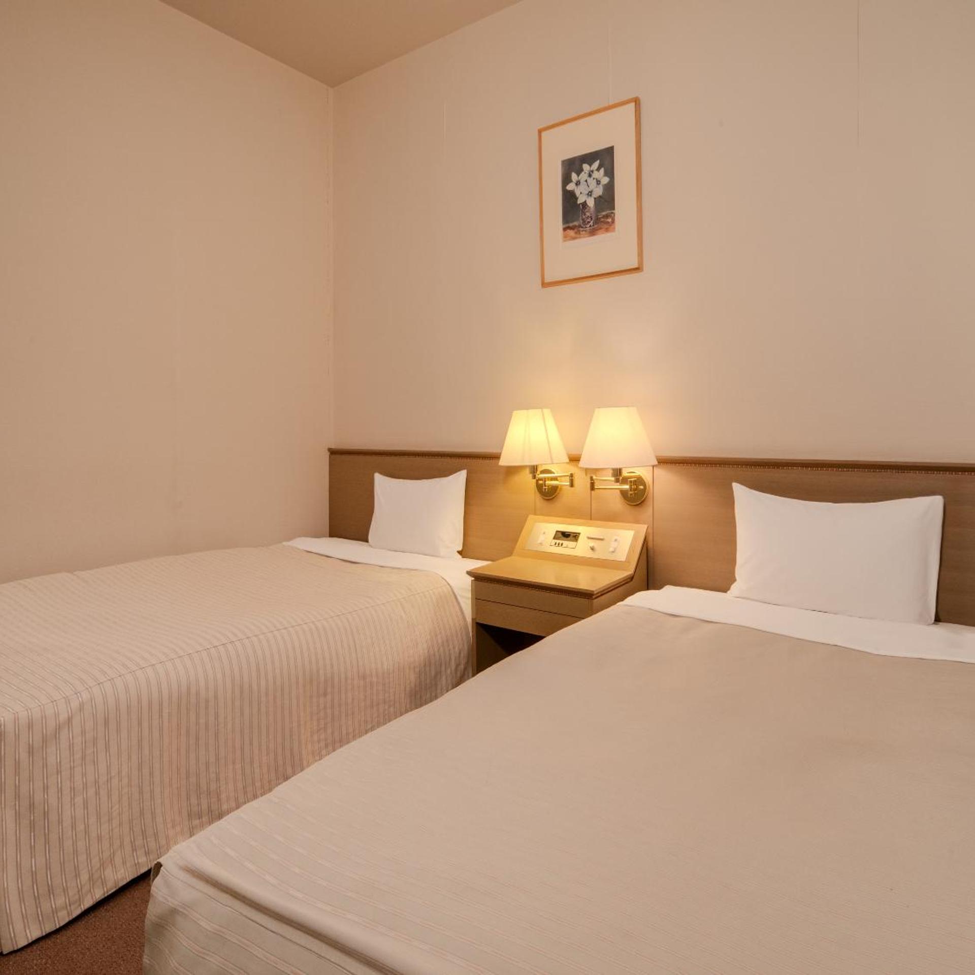 2 Queen Beds, City View