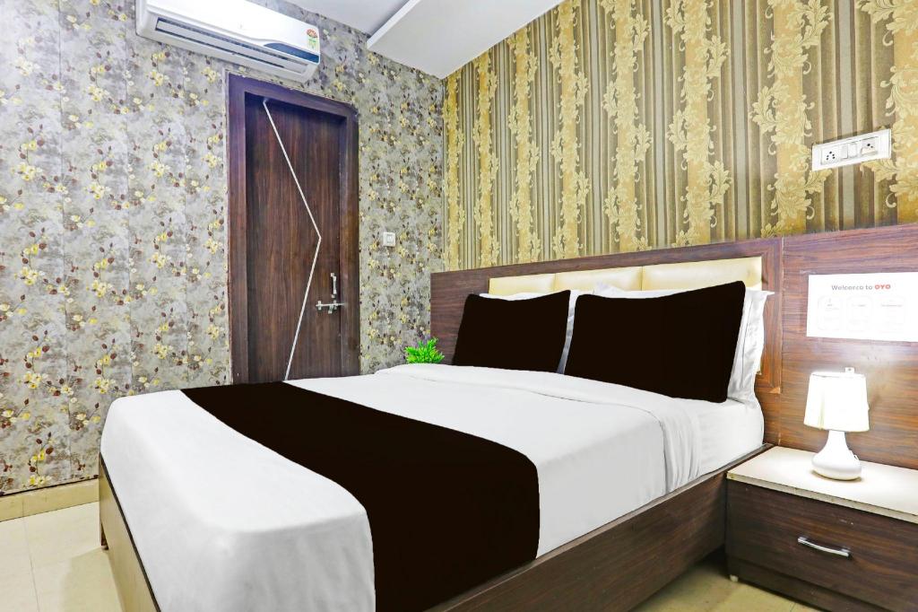 Oyo 11943 Hotel Yugantar Palace 8/25