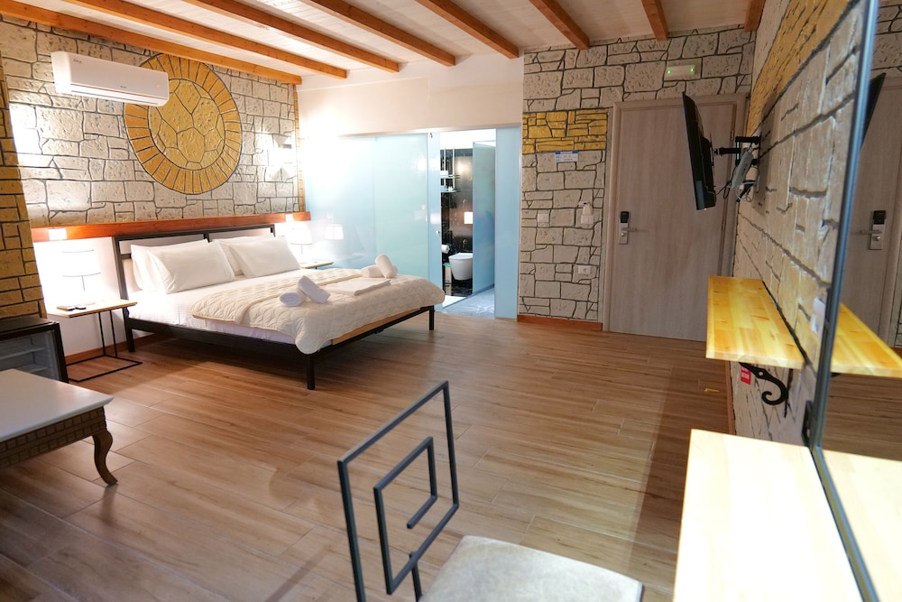 Oceanic Overview Suites 15/50