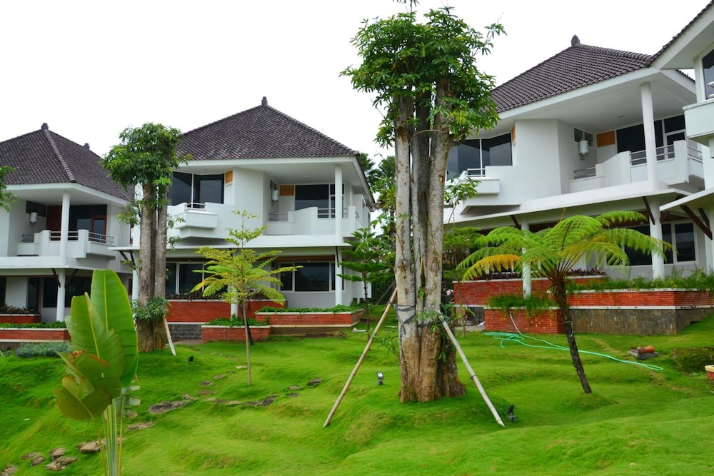 SAMARA RESORT 61/72