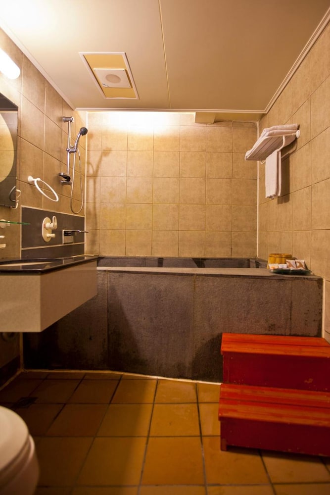 TIAN LONG HOTEL 25/69