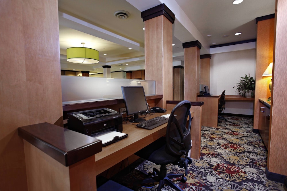Fairfield Inn And Suites Sudbury 35/36