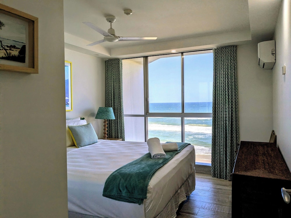 2 Bedrooms, Deluxe, 1 Single and 2 Queen Beds, Ocean Front