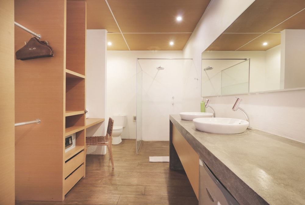 Clio Apartments 42/45
