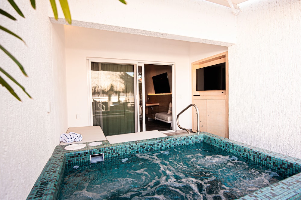 Bahia Hotel and Beach House 19/76