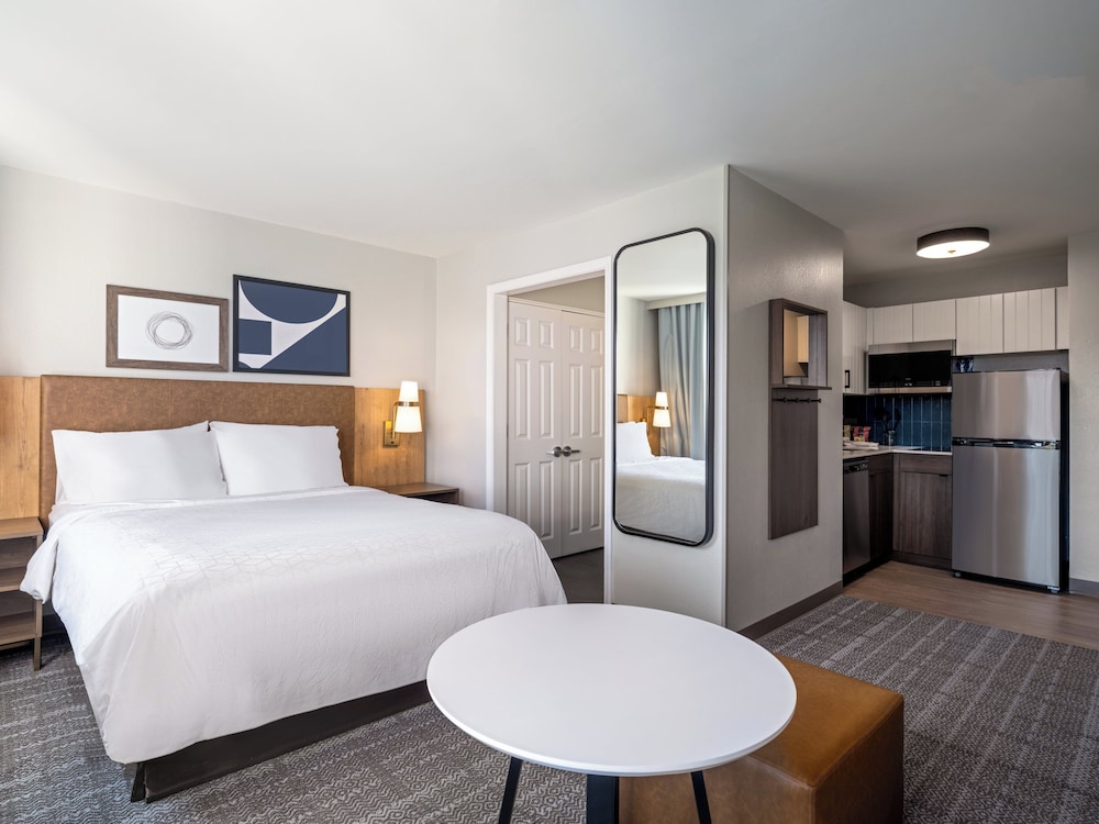 جناح استوديو بسرير كوين بإطلالة على النهر بمطبخ