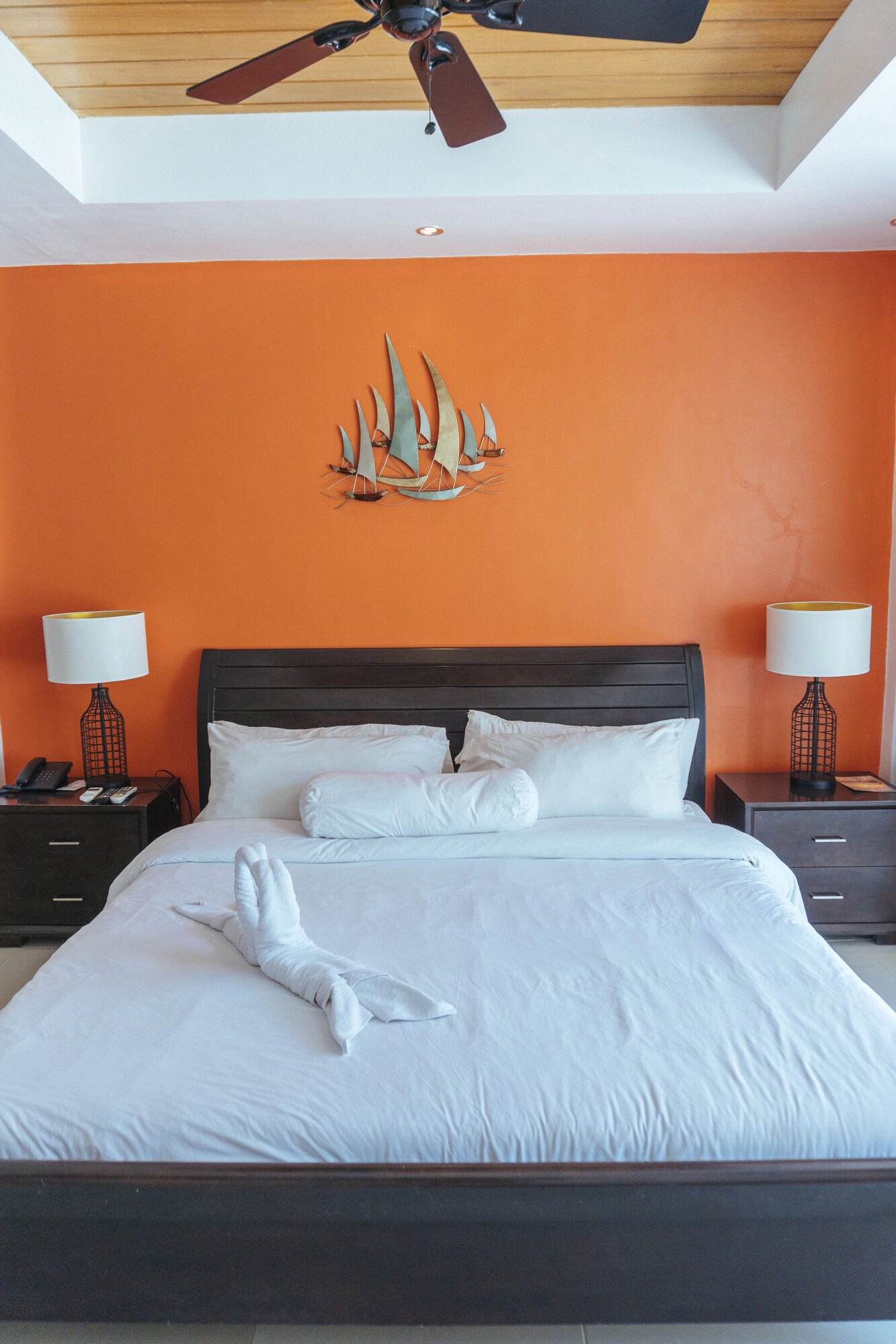 DELUXE, SUITE, KING BED