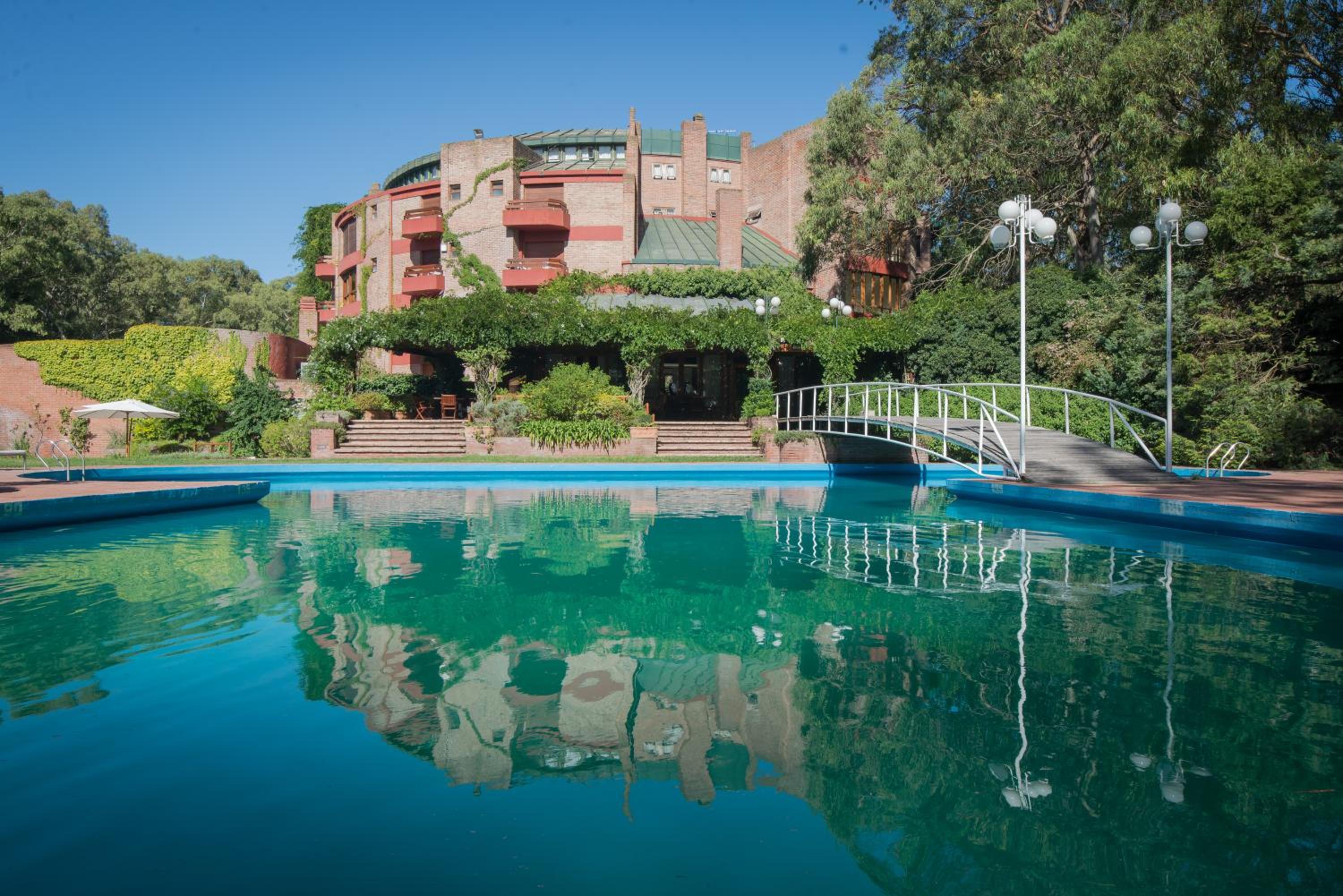 Hotel Del Bosque 33/35