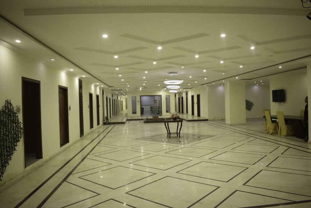 Grand Millennium Hotel Lahore (Local) 38/41