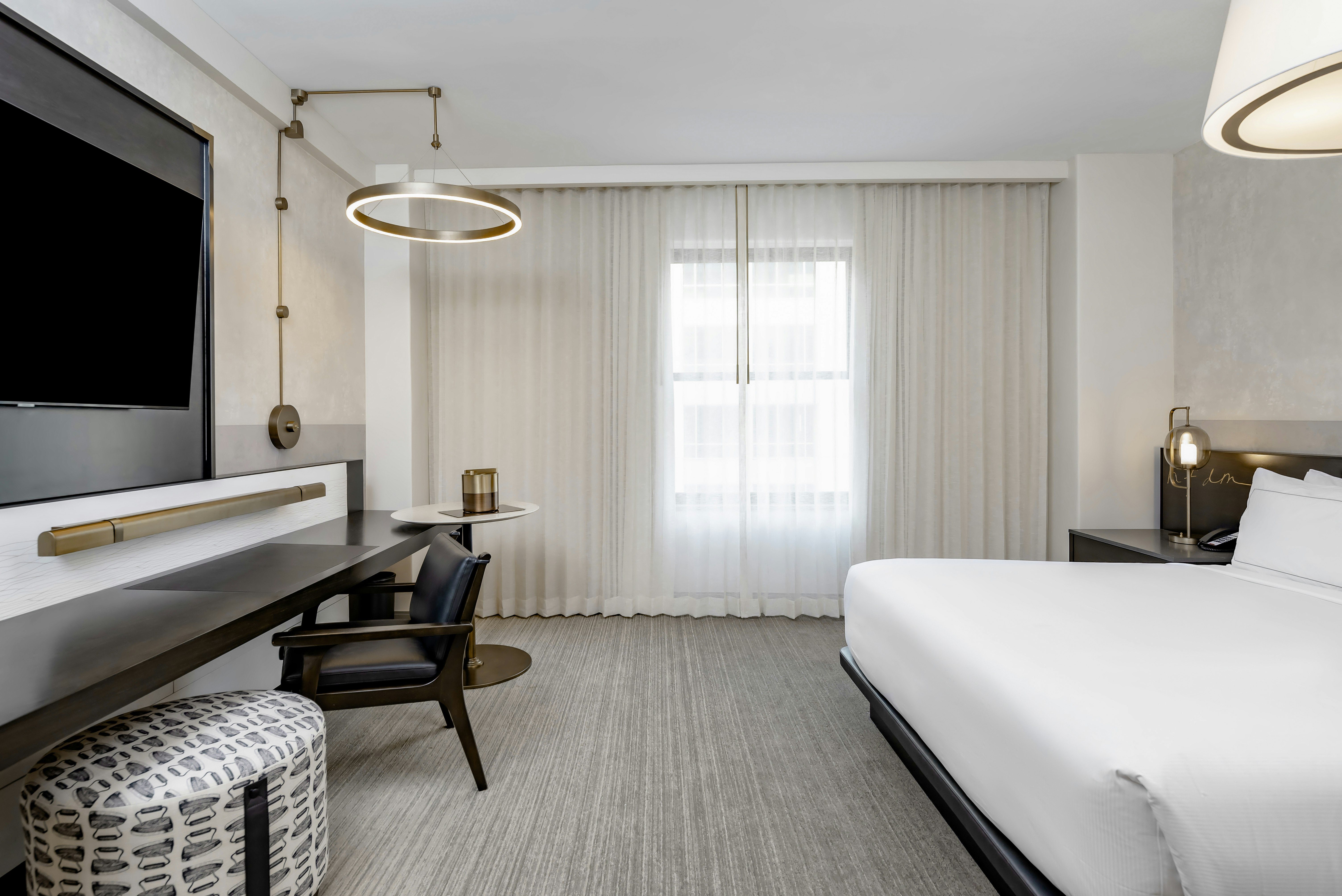 ROOM, KING BED