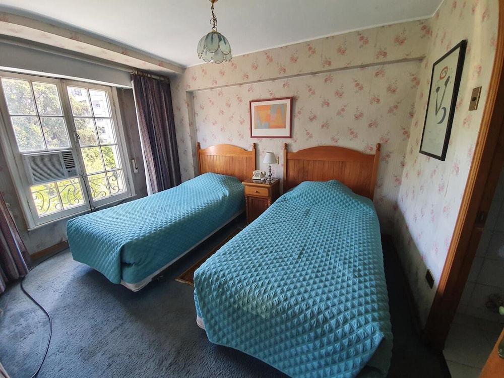 ROOM, QUADRUPLE