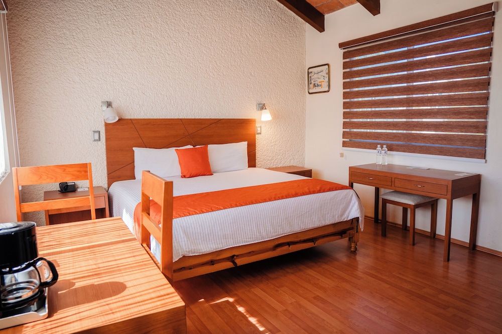 Hotel Del Angel 5/50