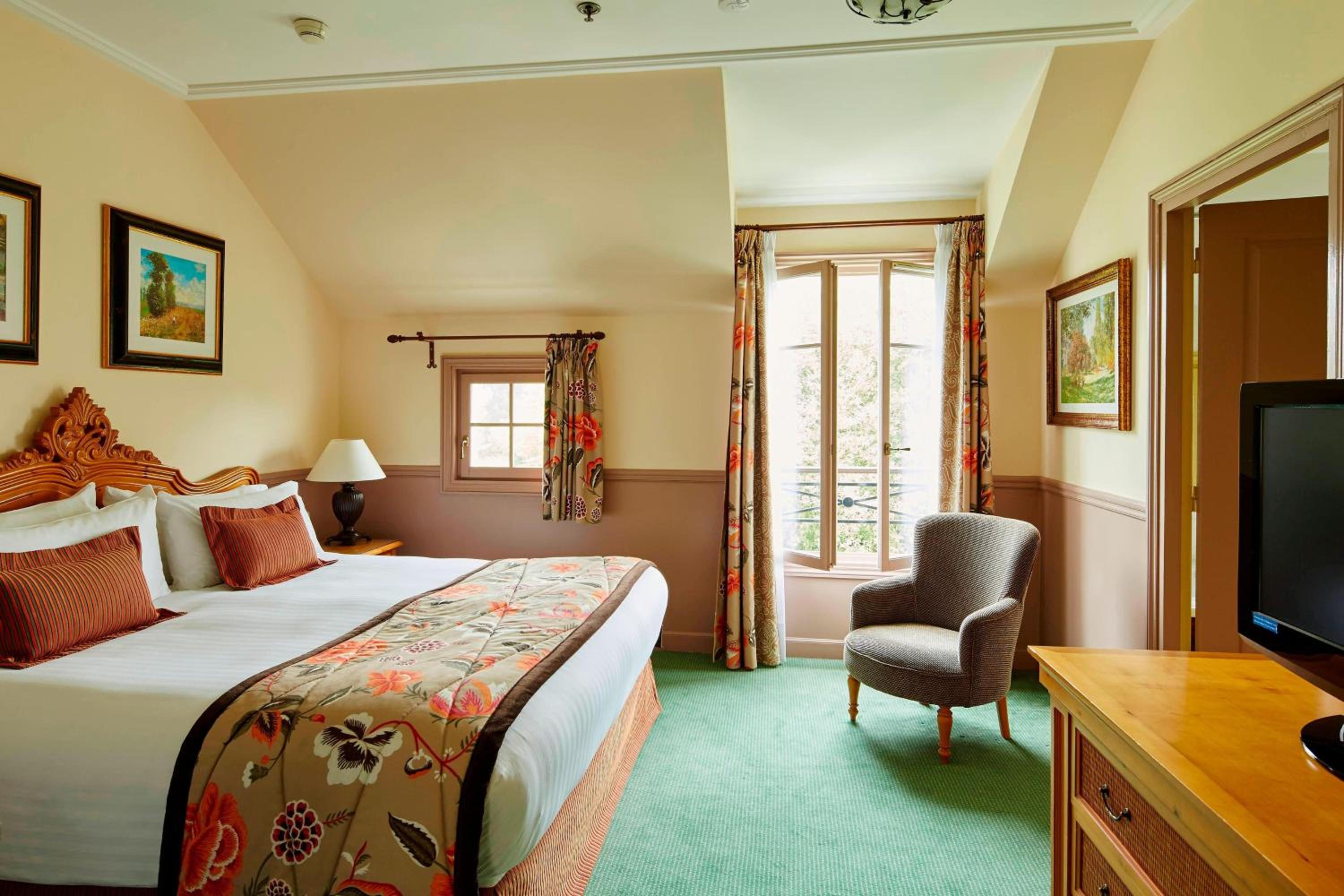 Room at Marriott Village Lle de France, BAILLY-ROMAINVILLIERS
